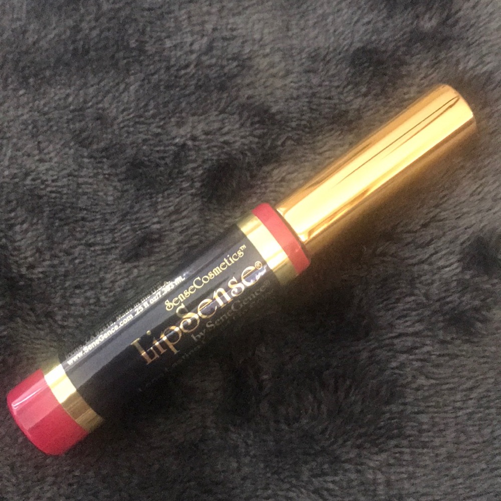 Kiss for a cause Lipsense